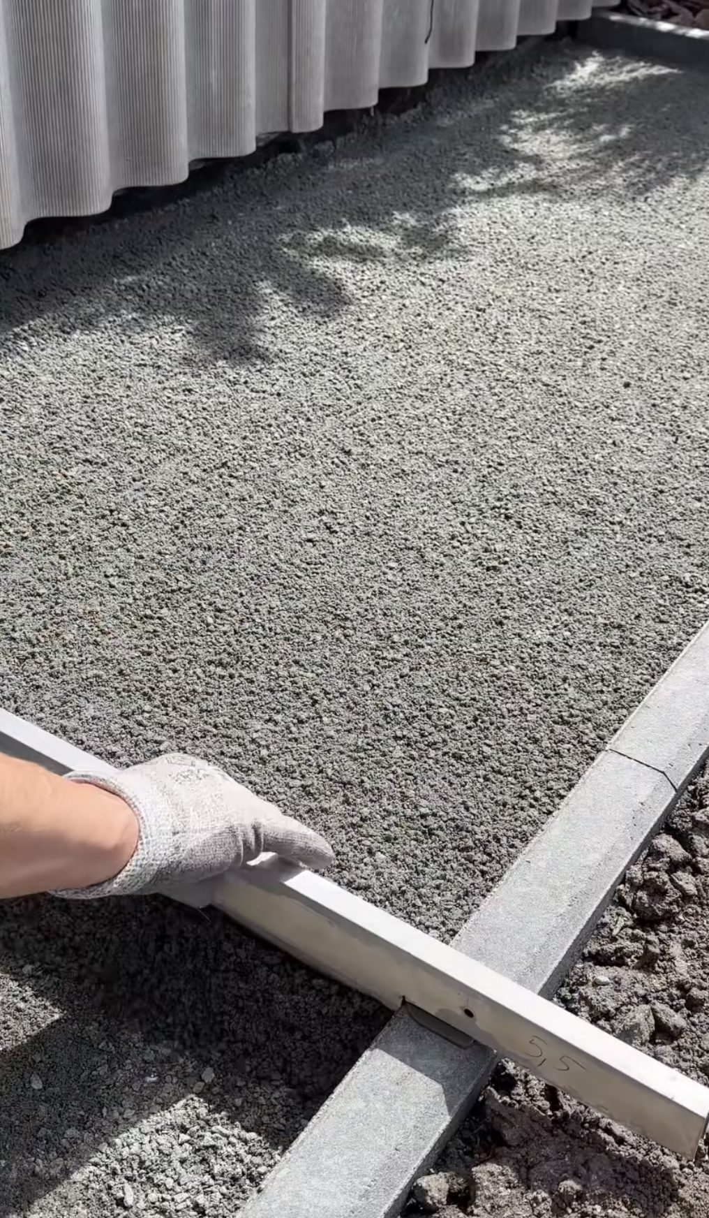 Jointing block paving with jointing sand