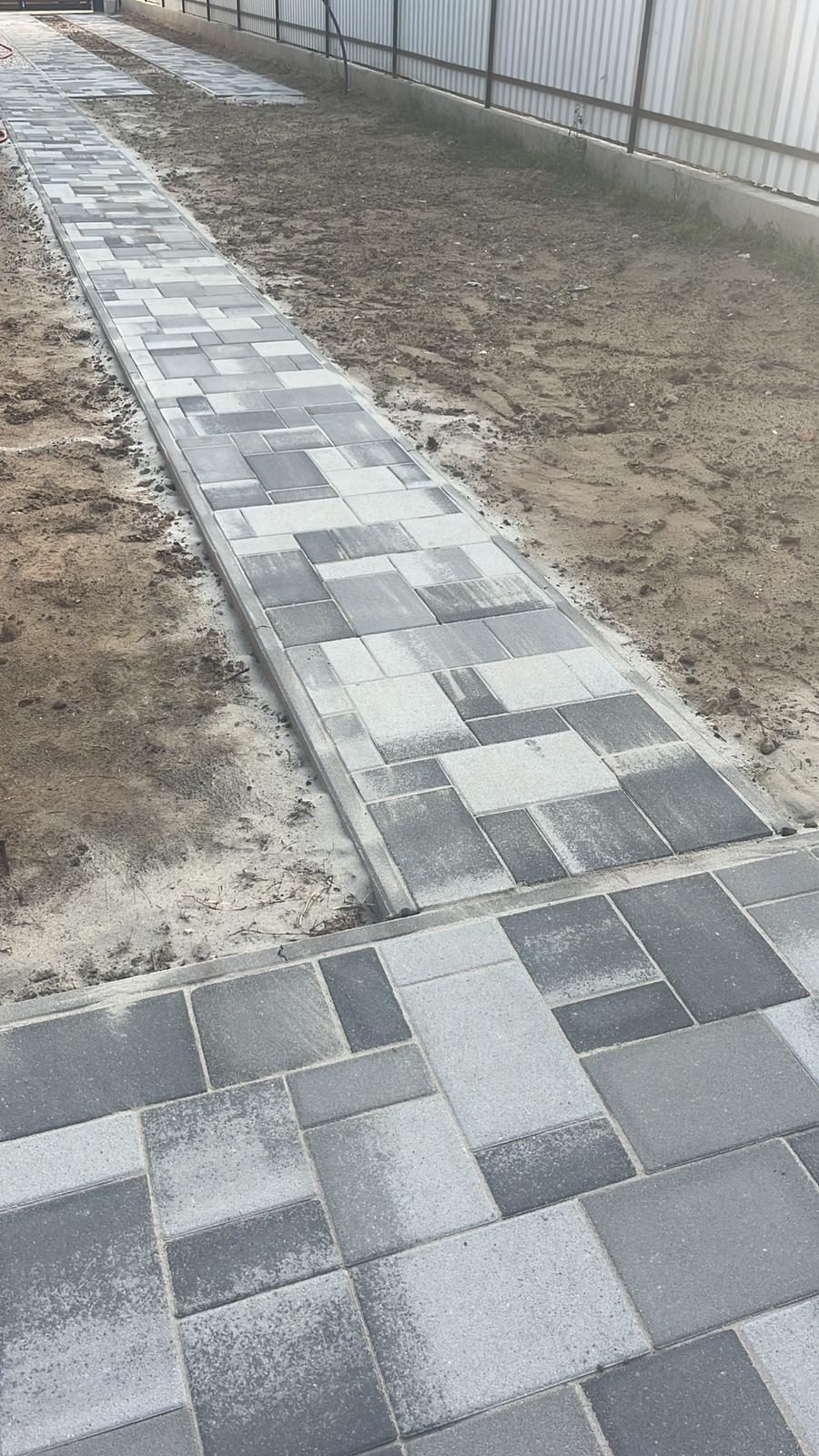 Adoquín 20×20 para el jardín: un formato versátil